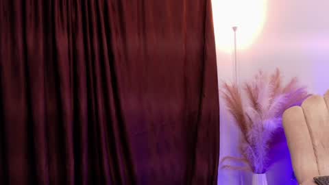 Snapshot of aroon_connor chatting on May 15, 11:23 pm online show from May 15, 11:23 pm
