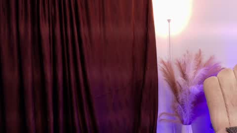 Snapshot of aroon_connor chatting on May 16, 12:40 am online show from May 16, 12:40 am