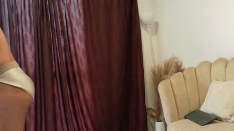 Snapshot of aroon_connor chatting on July 19, 12:31 pm online show from July 19, 12:31 pm