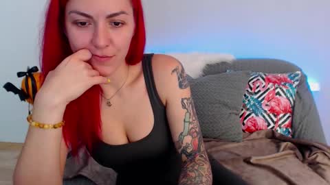 Snapshot of arri_ella chatting on October 24, 1:13 am arri_ella online show from October 24, 1:13 am