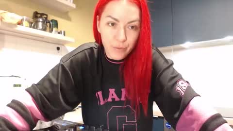 Snapshot of arri_ella chatting on December 5, 12:30 am arri_ella online show from December 5, 12:30 am