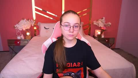 arrinawair online show from December 15, 8:51 am