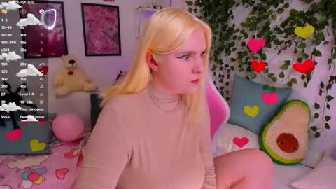 art_lovee_ online show from February 18, 1:34 am