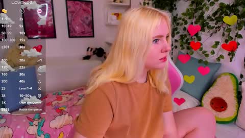 art_lovee_ online show from March 11, 1:44 am