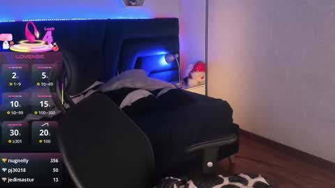 Snapshot of artemis_nyx chatting on December 13, 7:53 pm artemis_nyx online show from December 13, 7:53 pm