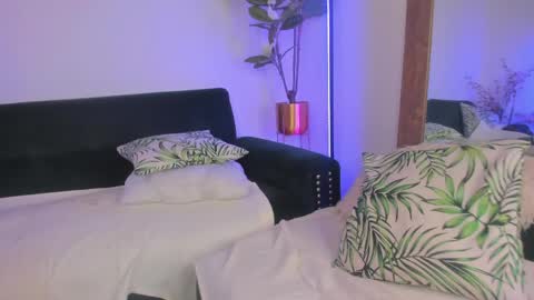Snapshot of artemis_nyx chatting on May 19, 1:56 am artemis_nyx online show from May 19, 1:56 am