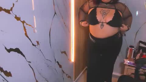 Snapshot of arthemisa_tayy chatting on May 24, 12:15 am Arthemisa online show from May 24, 12:15 am