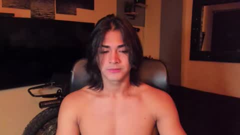 I AM HERE online show from February 1, 12:20 am