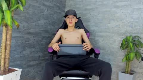 Snapshot of arthurcox_ chatting on October 13, 5:35 pm arthurcox_ online show from October 13, 5:35 pm