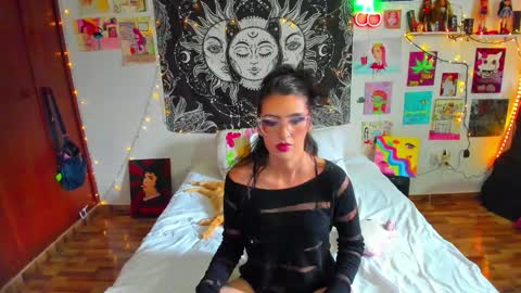 Isabella Cherry online show from March 18, 9:40 pm