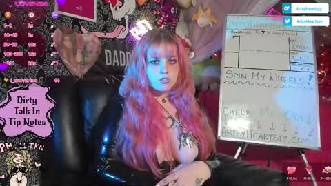 ArtsyHeartsyy online show from November 18, 1:33 am