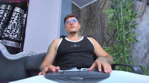 Snapshot of arturfrostt chatting on December 5, 11:19 am Artur online show from December 5, 11:19 am