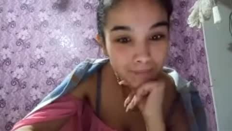 Snapshot of arvillahamner chatting on December 13, 7:40 pm Amina online show from December 13, 7:40 pm