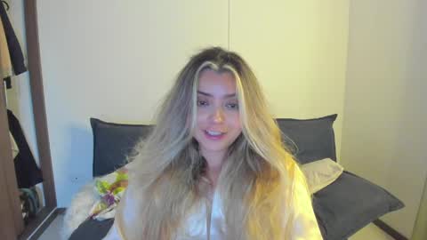 Snapshot of ary_cam230 chatting on May 16, 12:40 am Zahaara online show from May 16, 12:40 am