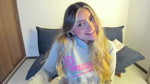 Snapshot of ary_cam230 chatting on May 17, 11:01 pm Zahaara online show from May 17, 11:01 pm