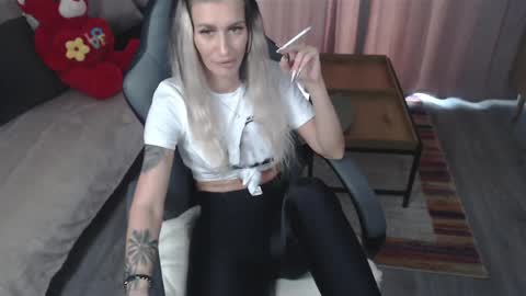 Snapshot of arya_anne chatting on May 24, 7:02 am Anna online show from May 24, 7:02 am