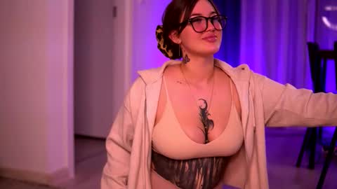 Lunaa  online show from October 23, 6:39 pm