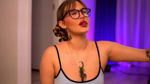 Lunaa  online show from November 3, 7:26 pm