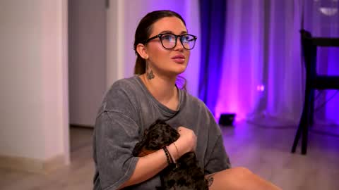 Lunaa  online show from November 27, 7:27 pm