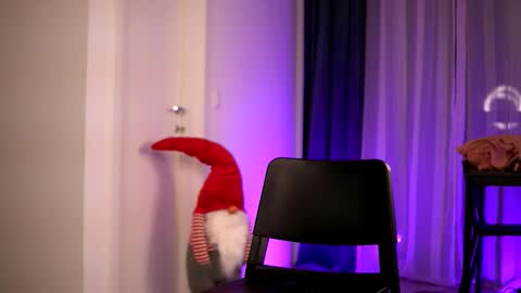 Lunaa  online show from December 18, 8:04 pm