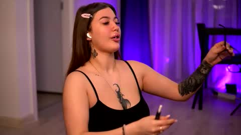 Lunaa  online show from December 22, 8:06 pm