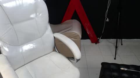 aryahmoon online show from February 18, 9:33 pm