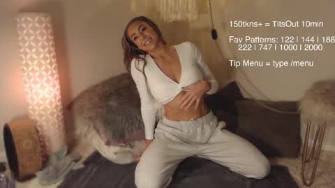 Aryiiana Aryiia online show from March 8, 3:27 pm