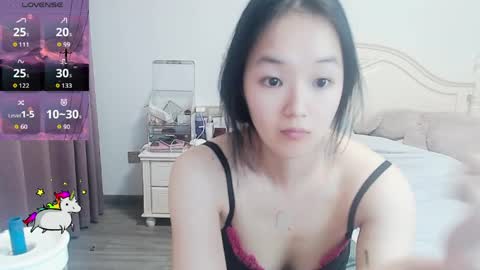 Lily online show from April 11, 7:45 am