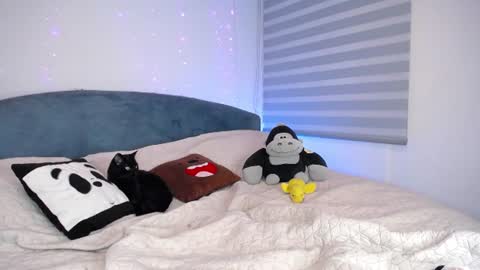 Snapshot of aschly_moon chatting on June 25, 5:12 am Aschly online show from June 25, 5:12 am