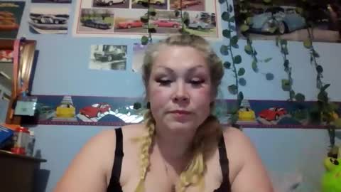 Snapshot of ash0ley chatting on January 14, 12:16 am ash0ley online show from January 14, 12:16 am