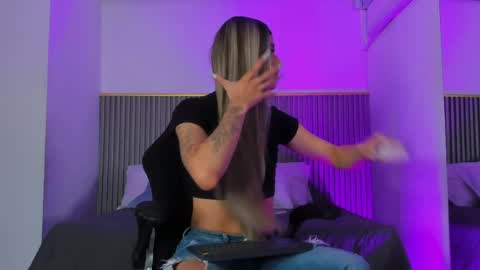 Snapshot of ash_valentine chatting on May 8, 8:14 pm ash_valentine online show from May 8, 8:14 pm