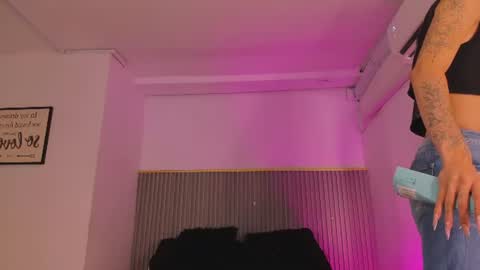Snapshot of ash_valentine chatting on July 22, 7:38 pm ash_valentine online show from July 22, 7:38 pm