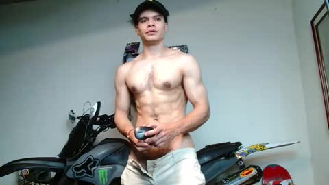 ash_wingrant online show from November 30, 1:31 am