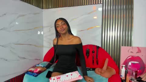 Snapshot of asha_zuri69 chatting on June 7, 1:37 pm asha_zuri69 online show from June 7, 1:37 pm