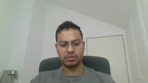 Snapshot of asharma1984xyz chatting on February 18, 8:21 am asharma1984xyz online show from February 18, 8:21 am