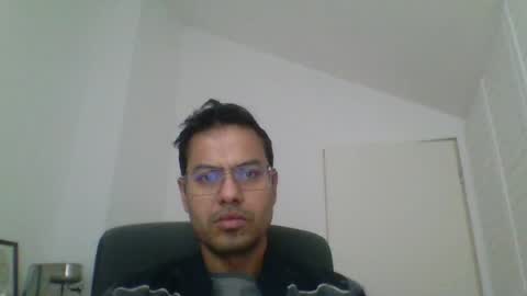 Snapshot of asharma1984xyz chatting on April 13, 6:08 am asharma1984xyz online show from April 13, 6:08 am