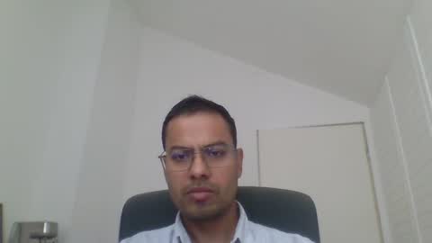 Snapshot of asharma1984xyz chatting on April 28, 9:14 am asharma1984xyz online show from April 28, 9:14 am