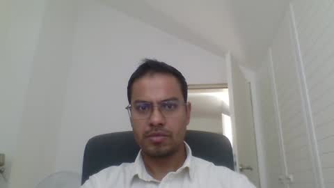 Snapshot of asharma1984xyz chatting on May 29, 11:41 am asharma1984xyz online show from May 29, 11:41 am