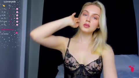 your pretty Ashley online show from February 12, 7:14 am