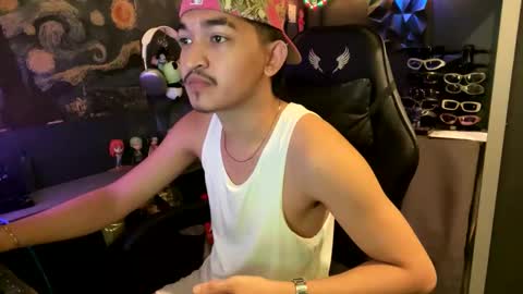 Snapshot of ashcross chatting on December 1, 12:21 pm Ash Cross online show from December 1, 12:21 pm