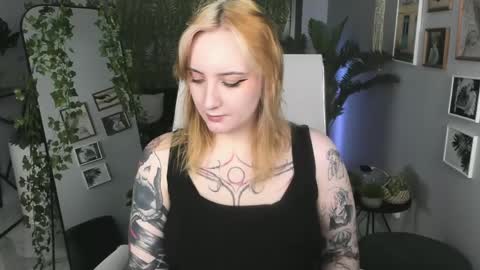 Snapshot of asheluck chatting on May 15, 2:29 am AshleyAshe online show from May 15, 2:29 am