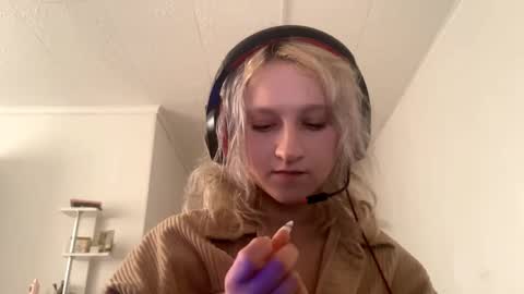 Snapshot of ashelyparcell chatting on December 5, 7:39 am July online show from December 5, 7:39 am