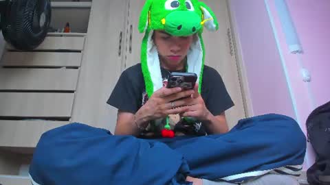 Snapshot of asher_you chatting on June 13, 1:25 am Asher online show from June 13, 1:25 am