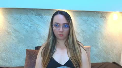 Snapshot of ashkey_bennet chatting on October 14, 4:02 am Asley Bennet online show from October 14, 4:02 am