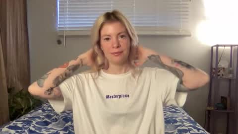 Snapshot of ashleebby818 chatting on February 18, 3:30 pm Ashlee online show from February 18, 3:30 pm