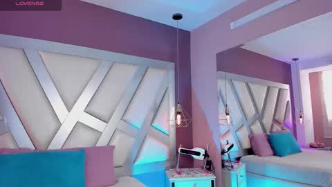 Snapshot of ashleey_bell_ chatting on April 23, 1:35 pm Ashley online show from April 23, 1:35 pm