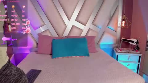 Snapshot of ashleey_bell_ chatting on April 24, 11:56 am Ashley online show from April 24, 11:56 am