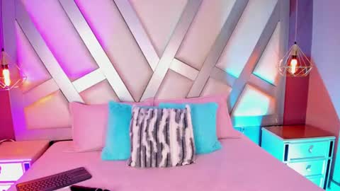 Snapshot of ashleey_bell_ chatting on August 1, 1:43 pm Ashley online show from August 1, 1:43 pm