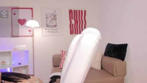 Snapshot of ashleeydiamonds chatting on May 8, 12:21 pm online show from May 8, 12:21 pm