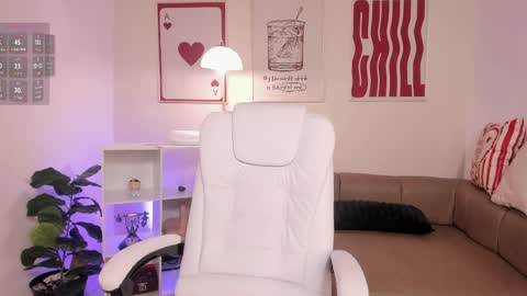 Snapshot of ashleeydiamonds chatting on May 13, 12:13 pm online show from May 13, 12:13 pm